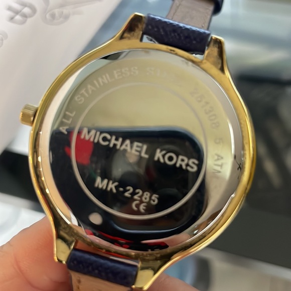 Michael Kors Gold Watch - Picture 2 of 3